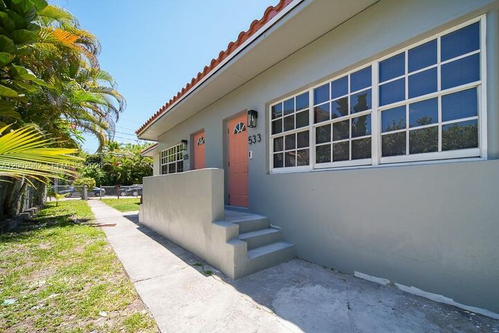 Property Photo:  533 NE 67th St 533  FL 33138 