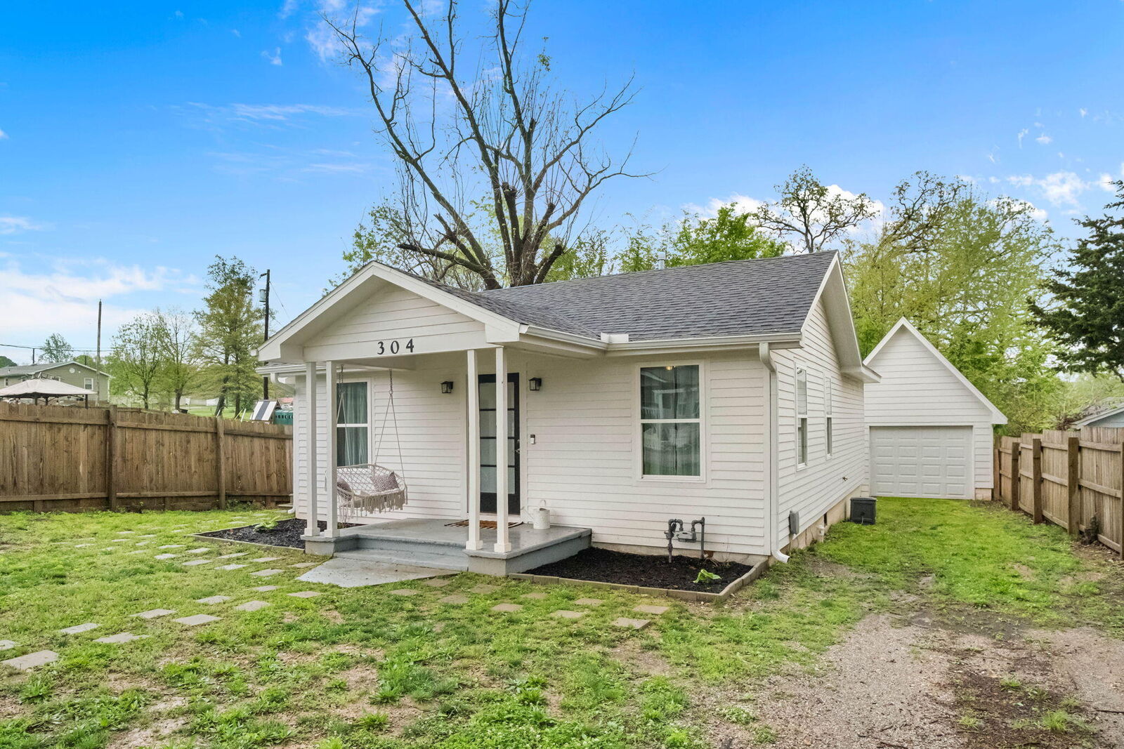 Property Photo:  304 Cedar Street  MO 64831 