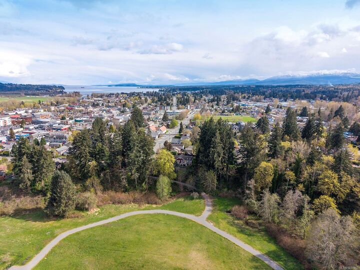 Property Photo: 325 Harmston Ave BC V9N 2X1