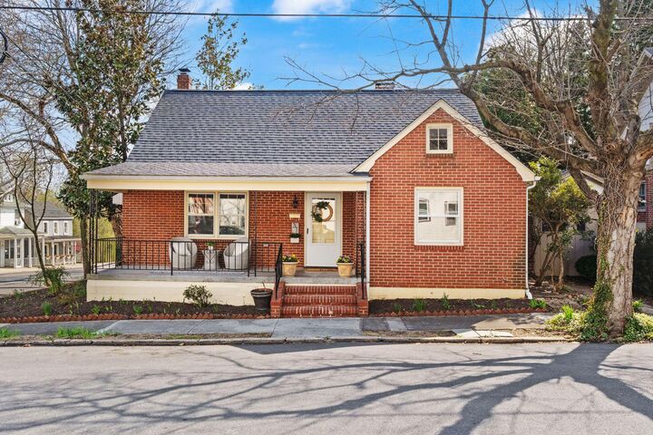 Property Photo: 31 E Germain Street VA 22601