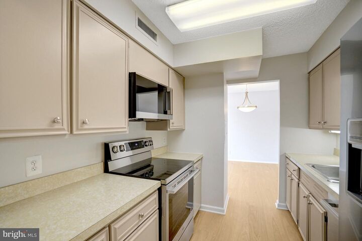 Property Photo:  3800 Fairfax Drive 807  VA 22203 