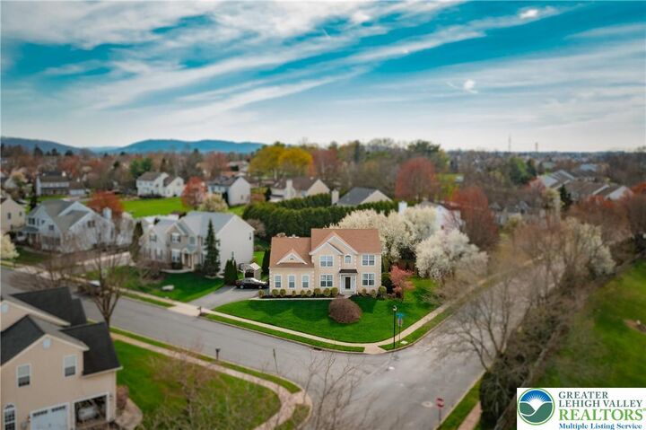 Property Photo:  2560 Country Top Trail  PA 18020 