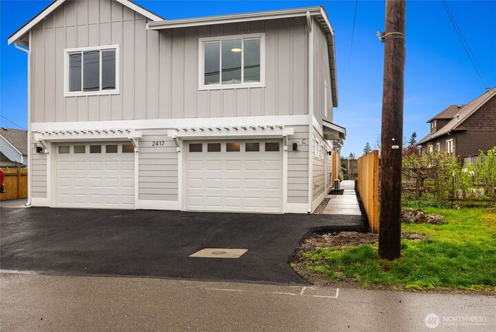 Property Photo:  2417  Harrison Avenue C  WA 98201 