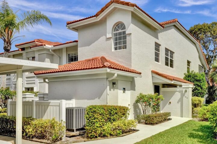 Property Photo: 7669 Springwater Place 202 FL 33437