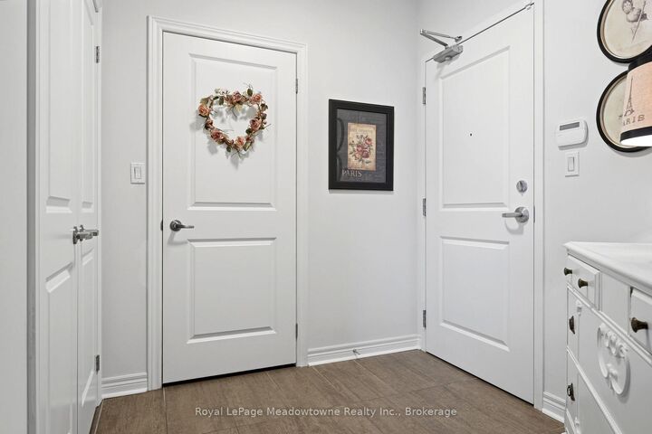 Property Photo: 33 Whitmer Street 109 ON L9T 8P9