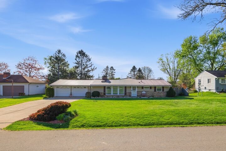 Property Photo:  2752 Hillcrest Dr  OH 44904 