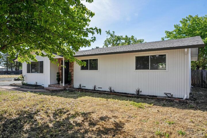 Property Photo:  2295 Francisco Avenue 1  CA 95403 