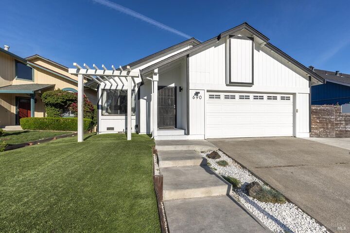 Property Photo:  690 Claudius Way  CA 95492 