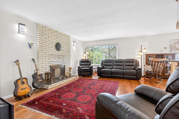 Property Photo: 2176 Laurier Avenue BC V3B 5N7