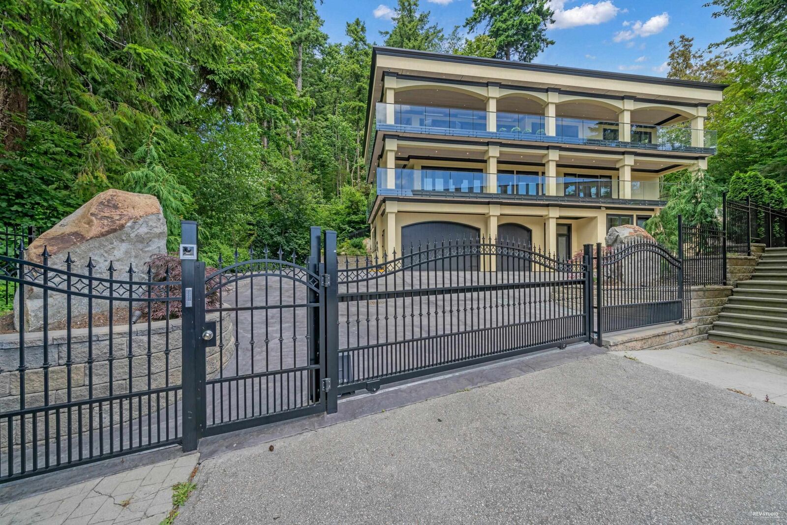 Property Photo:  1349 Anderson Street  BC V4B 3P4 