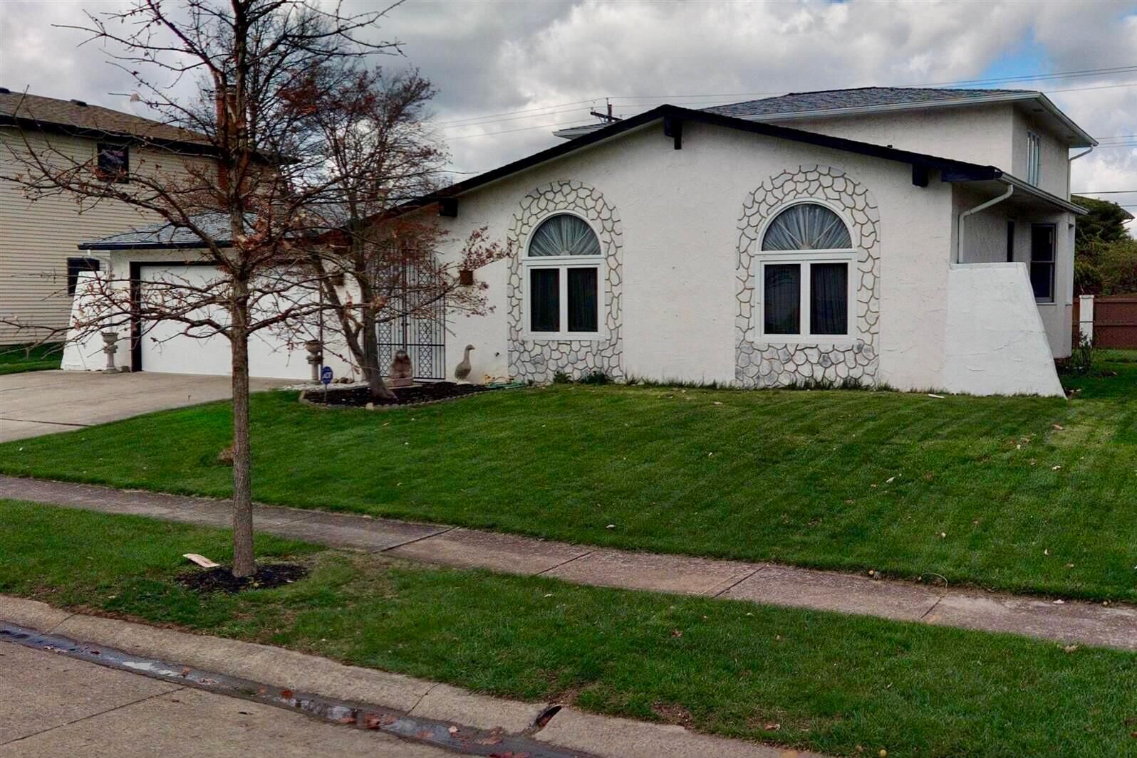 Property Photo:  2212 Blackoak Avenue  OH 43229 