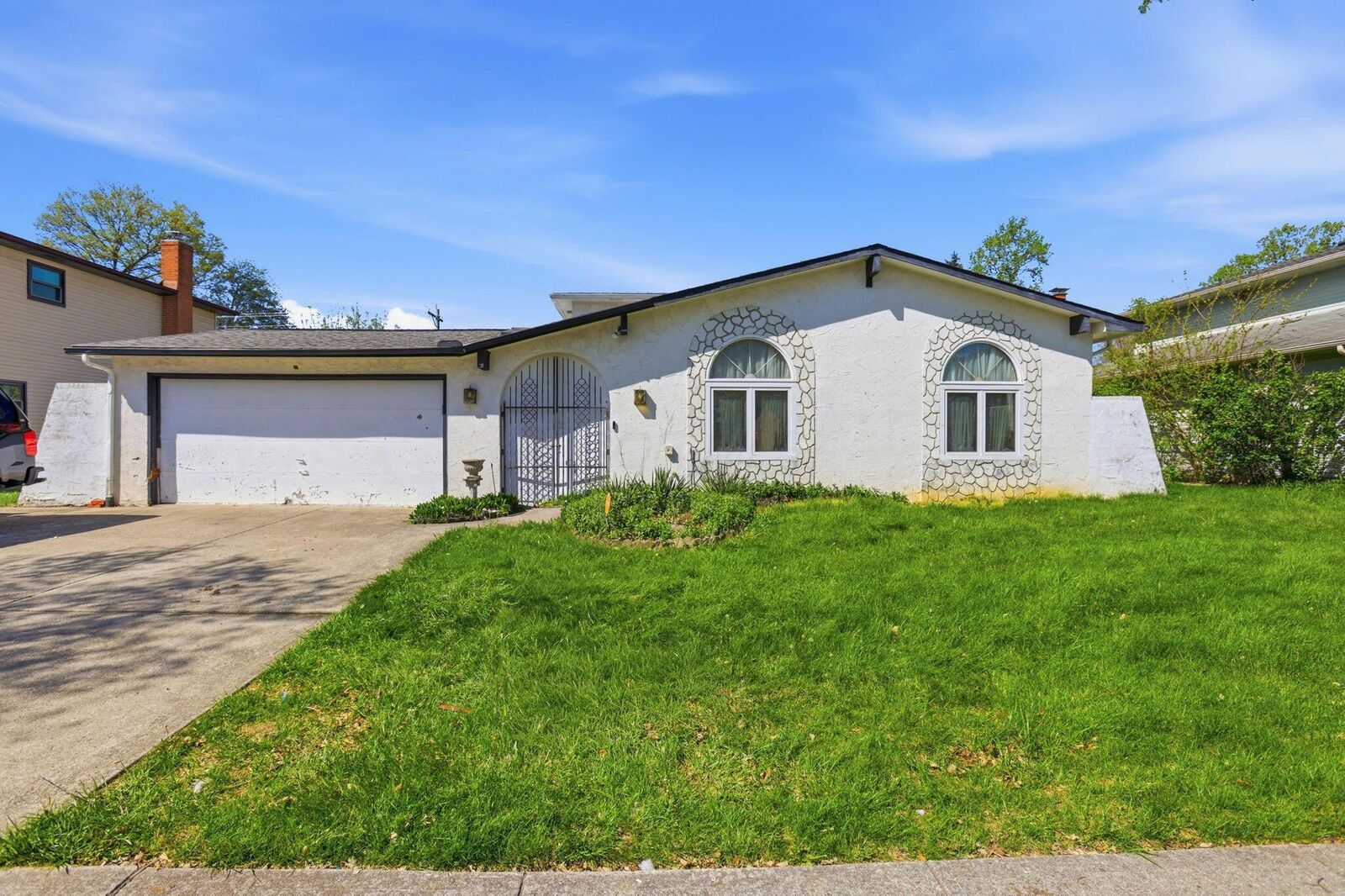 Property Photo:  2212 Blackoak Avenue  OH 43229 