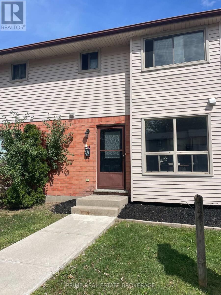 Property Photo:  135 Belmont Drive 67  ON N6J 4J3 