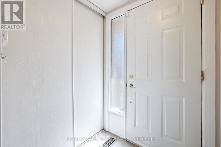 Property Photo:  2942 Fairlea Crescent  ON K1V 8T7 