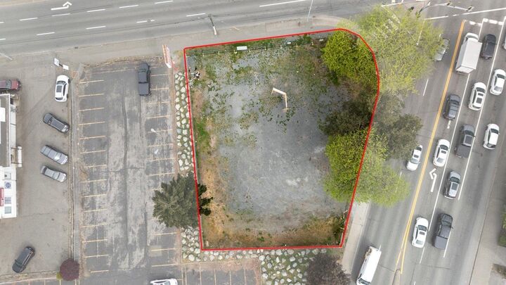 Property Photo:  31992 South Fraser Way  BC V2T 1V6 