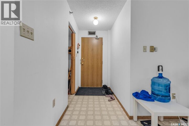 Property Photo:  305 405 5th Avenue N  SK S7K 6Z3 