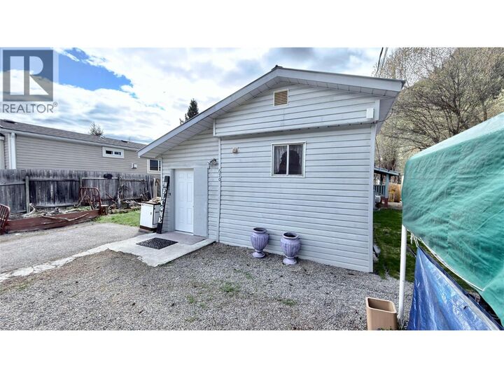 Property Photo: 670 Central Avenue BC V0H 1M0