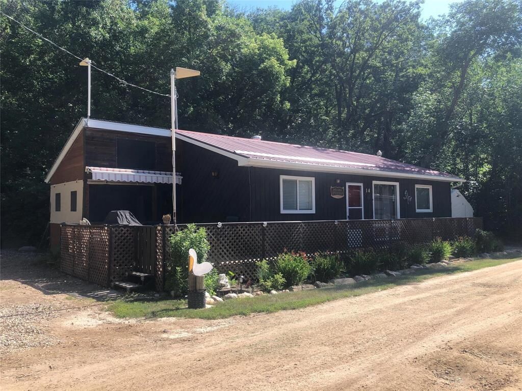 Property Photo:  14 Hillside Lodge Road  MB R0K 1G0 