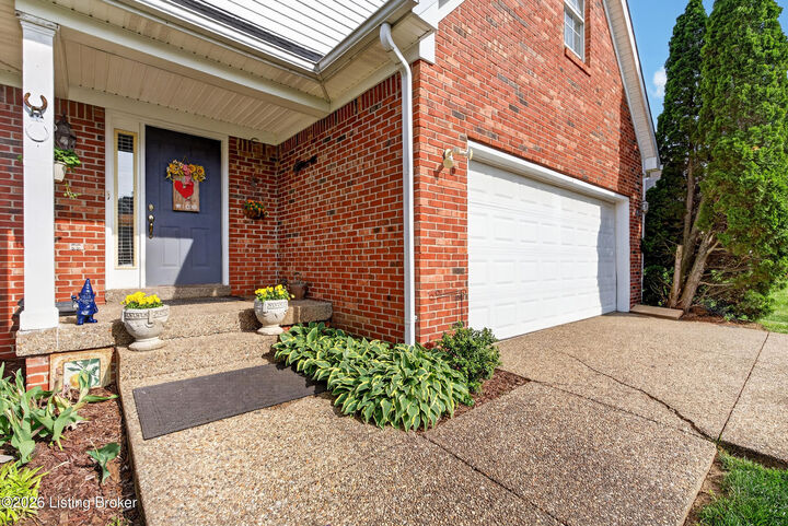 Property Photo:  7113 Alma June Way  KY 40228 