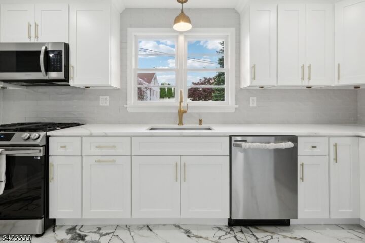 Property Photo:  8 Oak St  NJ 07857 