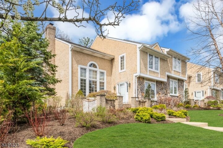 Property Photo:  1 Rolling Hill Ct  NJ 07940 