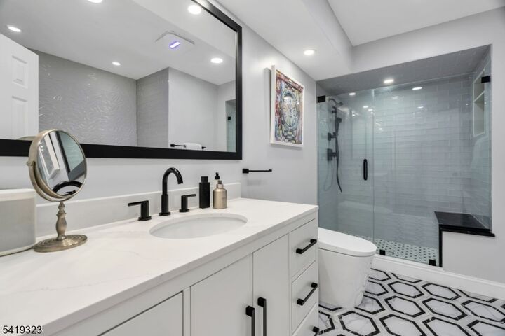 Property Photo:  1 Rolling Hill Ct  NJ 07940 