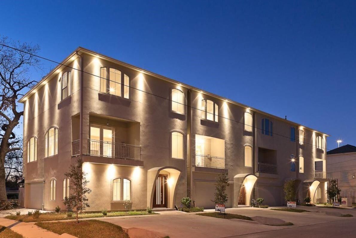 Property Photo:  2611 Lawrence Street  TX 77008 
