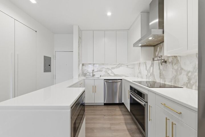 Property Photo:  43-49 Van Wagenen Ave 401  NJ 07306 