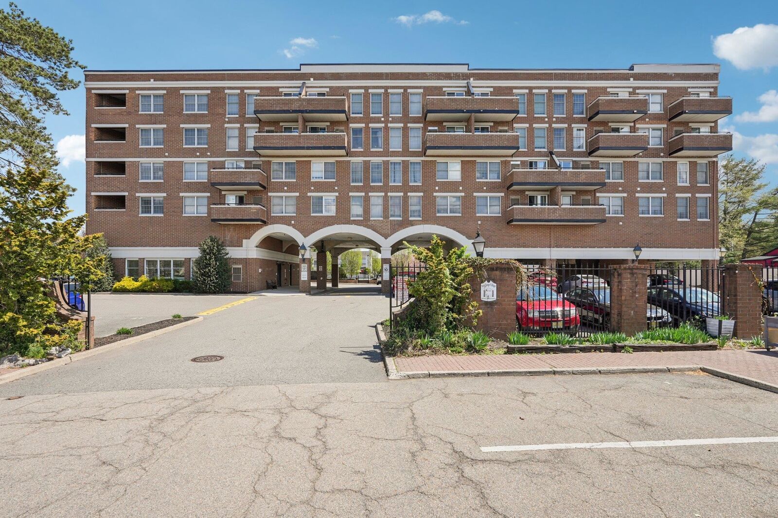 Property Photo:  44 Iron Forge Square 44  NJ 07442 