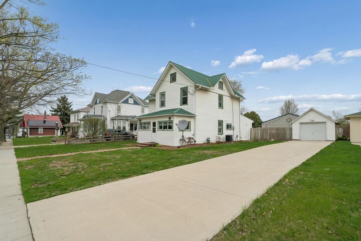 Property Photo:  107 W Elm Street  IA 52076 