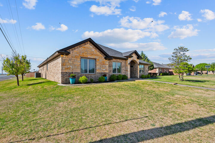 Property Photo:  2501 Loyola Street  TX 79415 