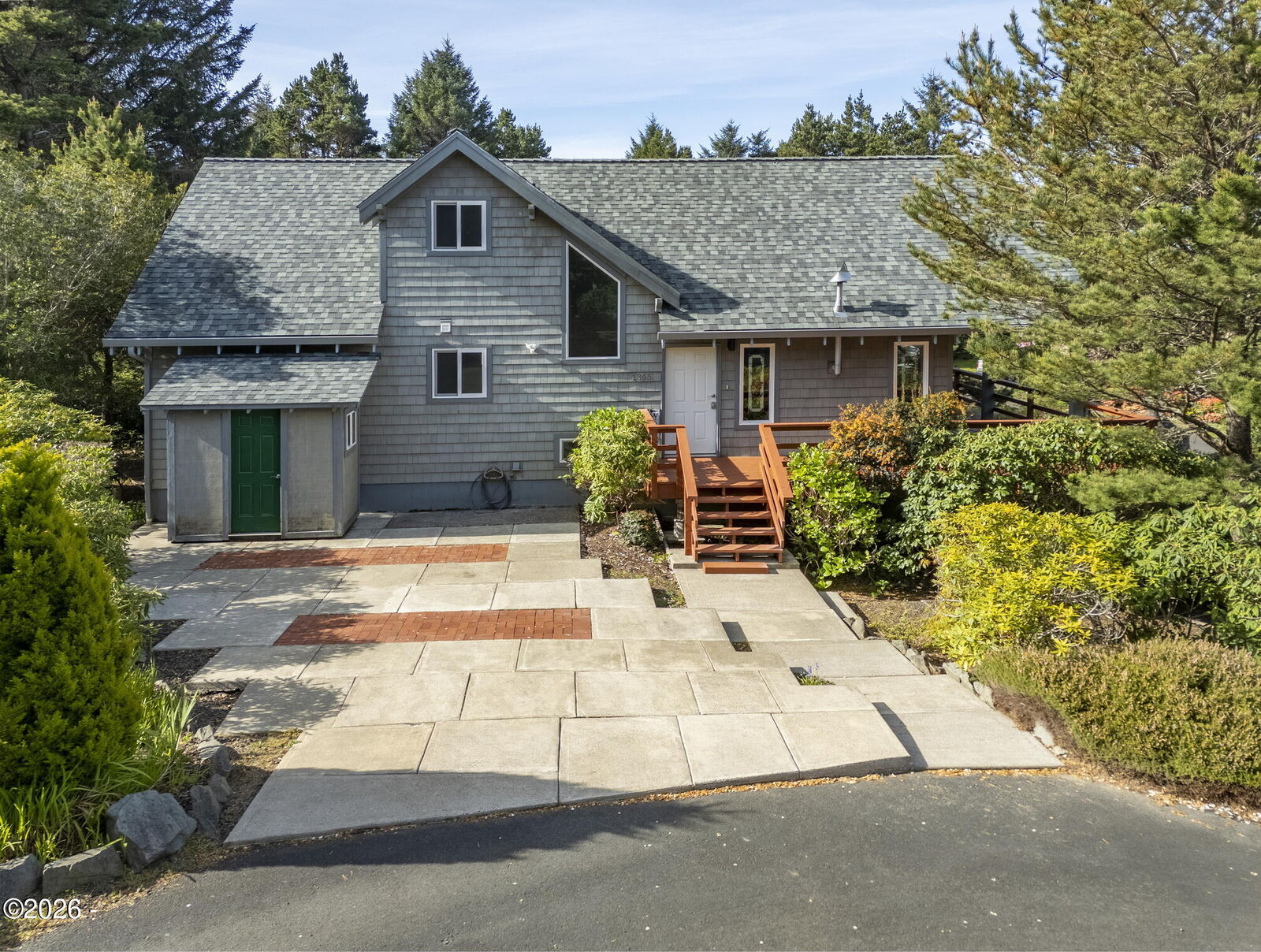Property Photo: 1365 SW Ocean Terrace OR 97394
