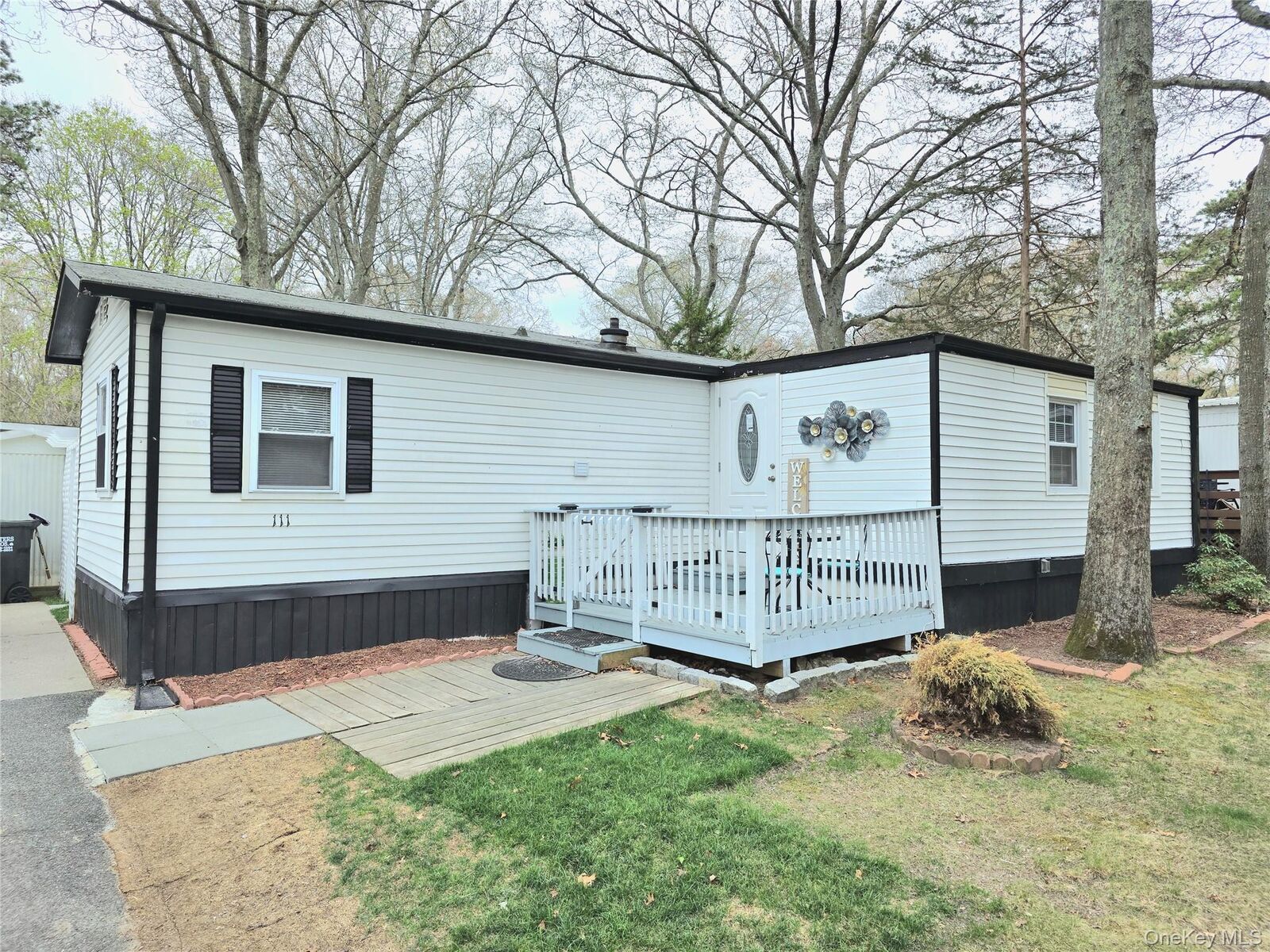 Property Photo:  525 Riverleigh Avenue 111  NY 11901 