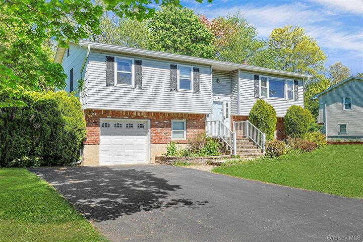 Property Photo:  48 Lake Nanuet Drive  NY 10954 