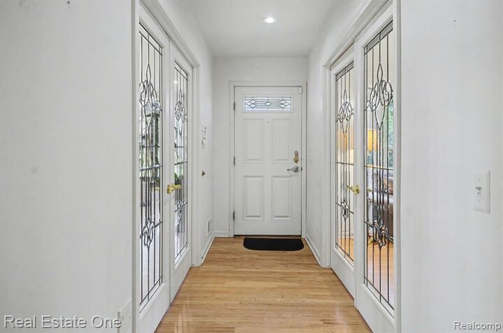 Property Photo:  5840 Inkster Road  MI 48323 3833 