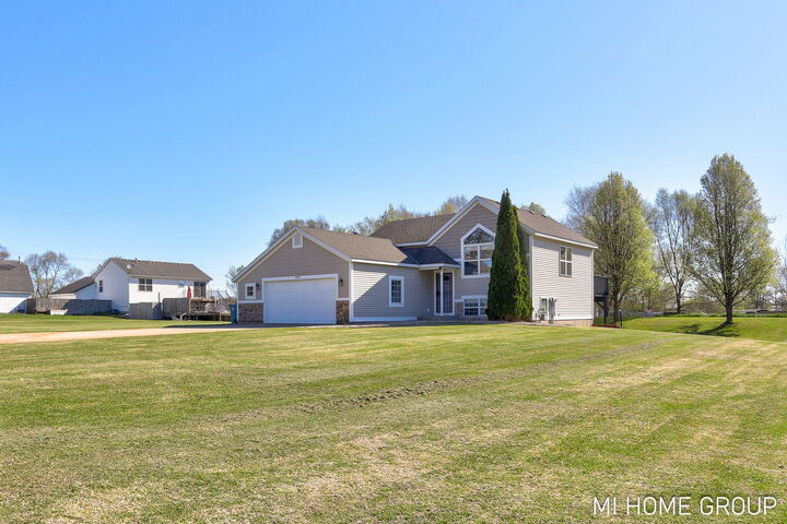 Property Photo:  3391 Heathridge Trail  MI 49419 