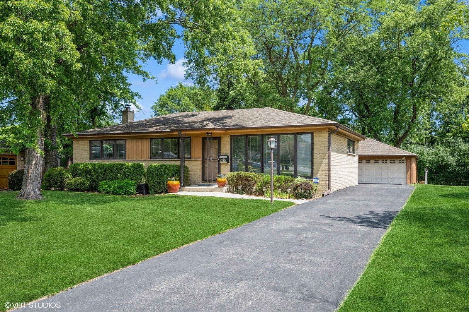 Property Photo:  2530 Donald Court  IL 60025 