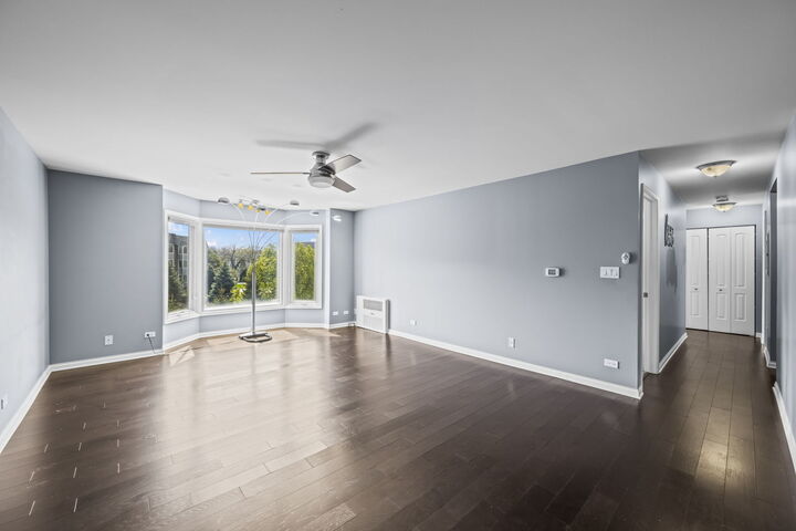 Property Photo:  201 Thames Parkway 2K  IL 60068 