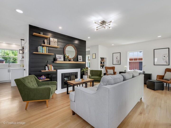 Property Photo:  525 N Stone Avenue  IL 60526 