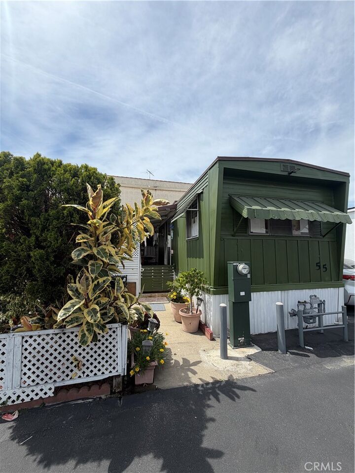 Property Photo:  437 W Carson St 55  CA 90745 