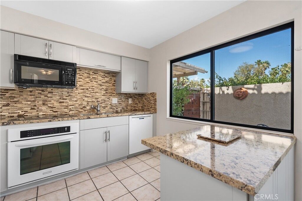 Property Photo:  2010 Lawrence Crossley  CA 92264 