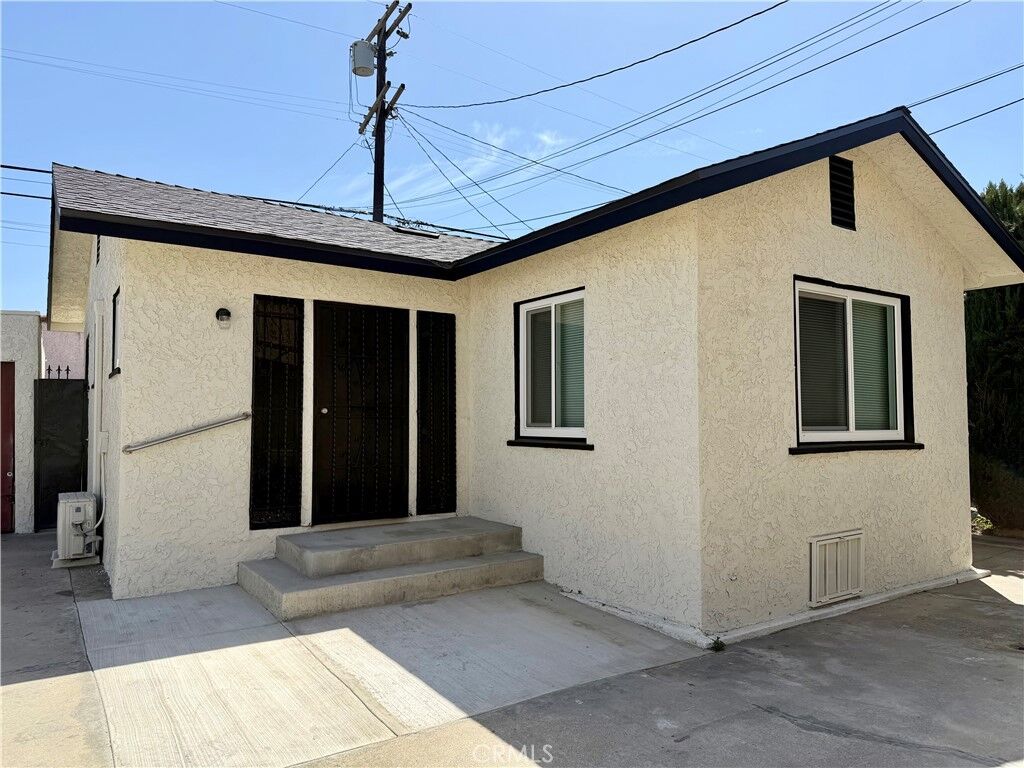 Property Photo:  1426 W 83rd  CA 90047 