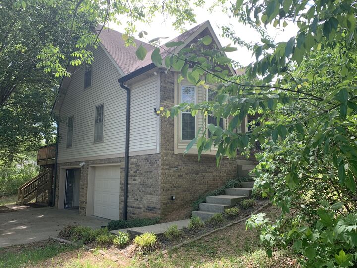 Property Photo: 136 S Richview Rd TN 37043