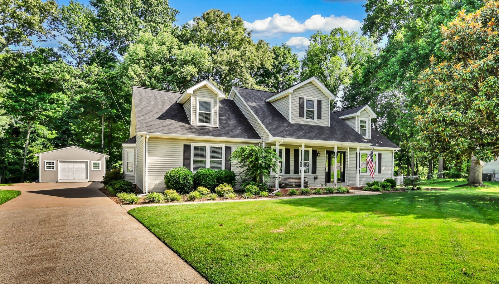 Property Photo: 3424 Clearwater Dr TN 37042