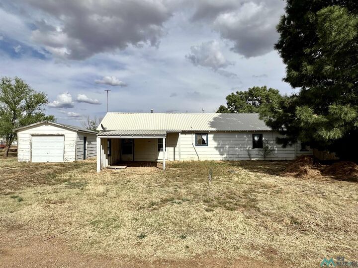 Property Photo:  405 N 8th Street  NM 88124 