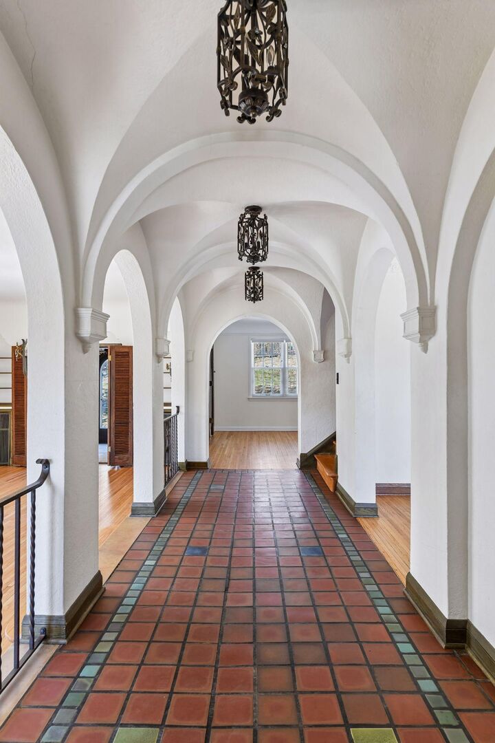 Property Photo:  38 W Minnehaha Parkway  MN 55419 