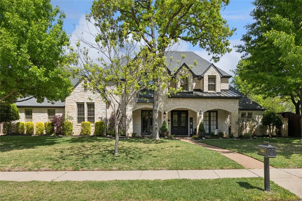 Property Photo:  1820 Barrington Drive  TX 76262 