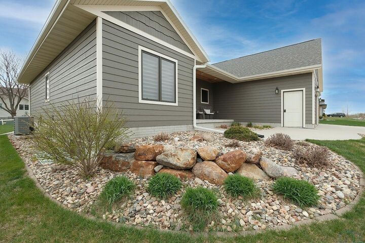 Property Photo:  935 8th Avenue SE  IA 51250 
