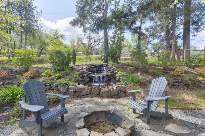 Property Photo:  356 Brooke Lane  OR 97527 