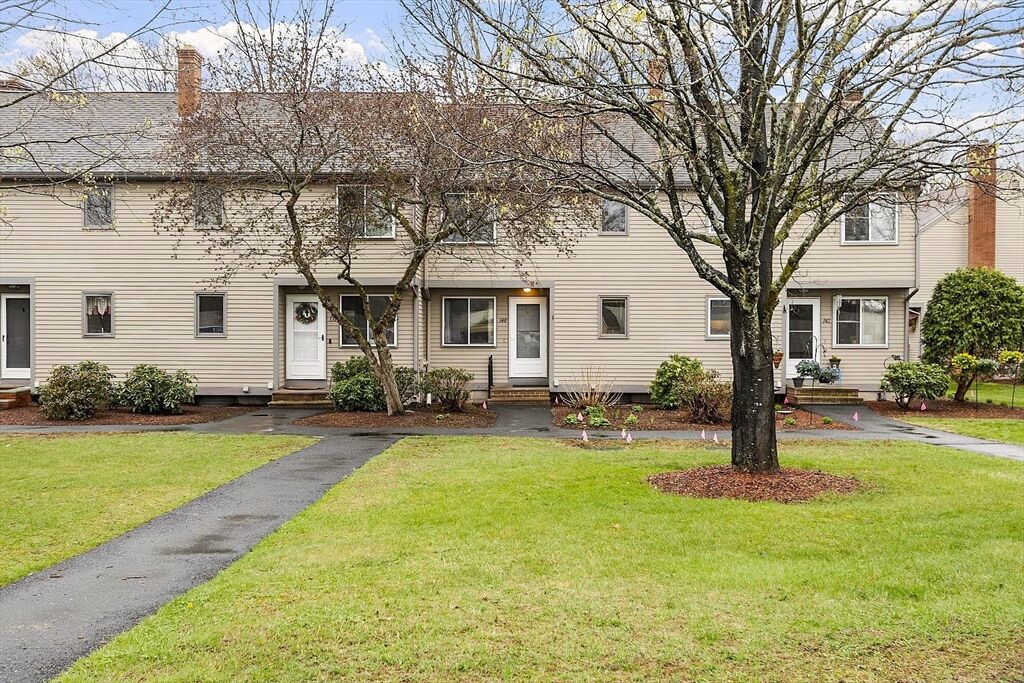 Property Photo:  140 Cortland Cir 140  MA 01453 